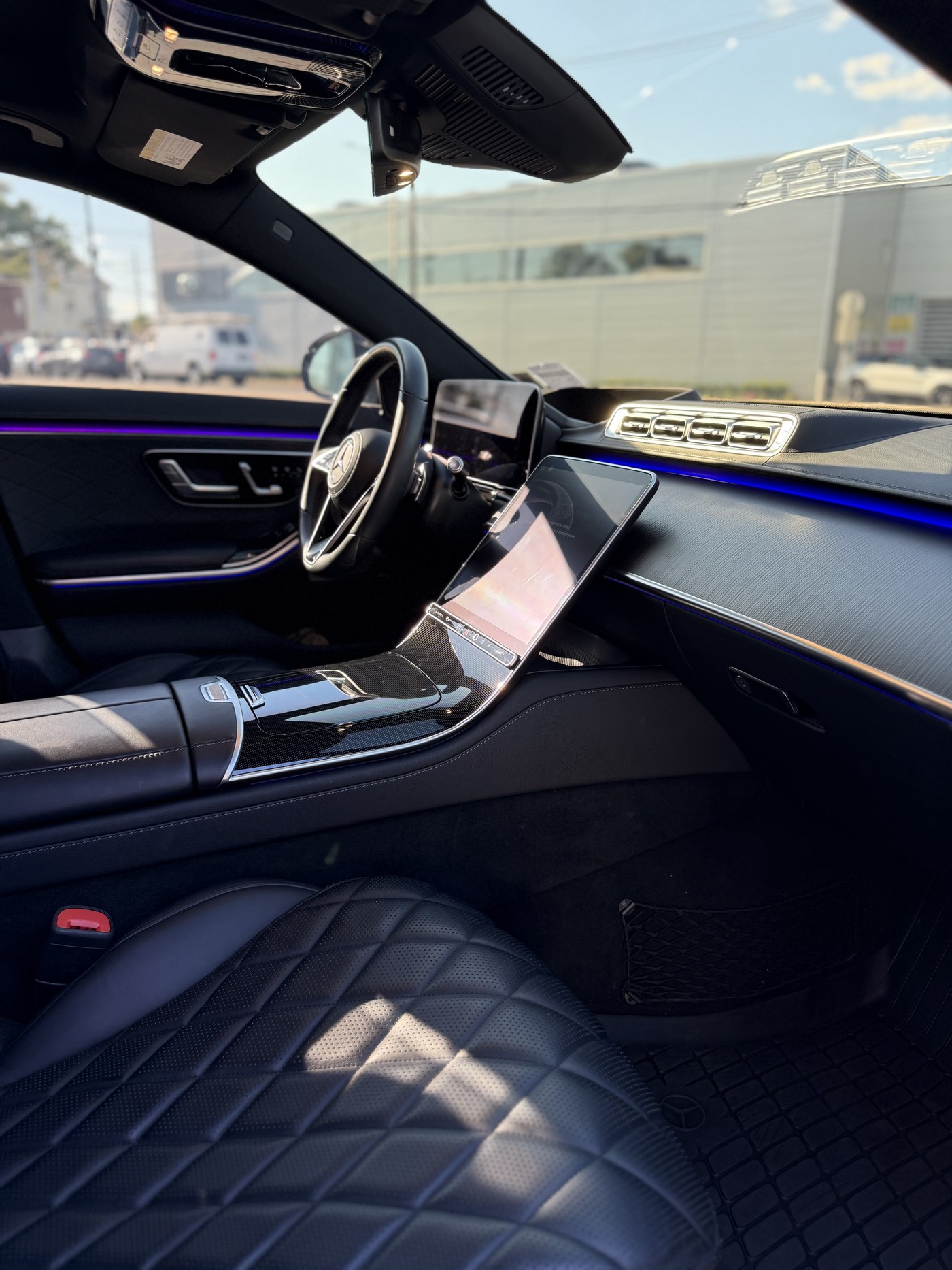 Mercedes-Benz S580 — luxury interior cockpit