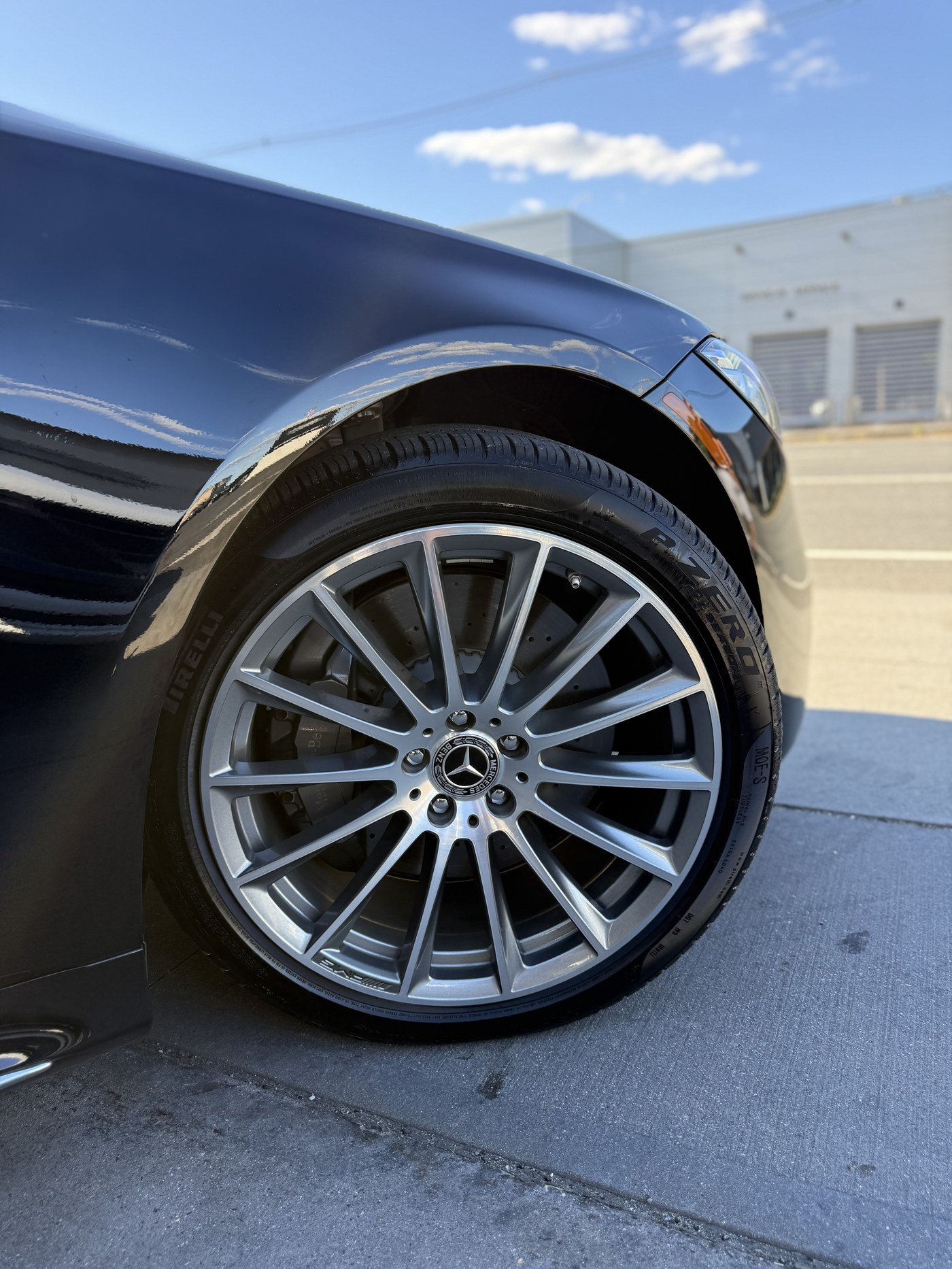 Mercedes-Benz S580 — AMG wheel detail